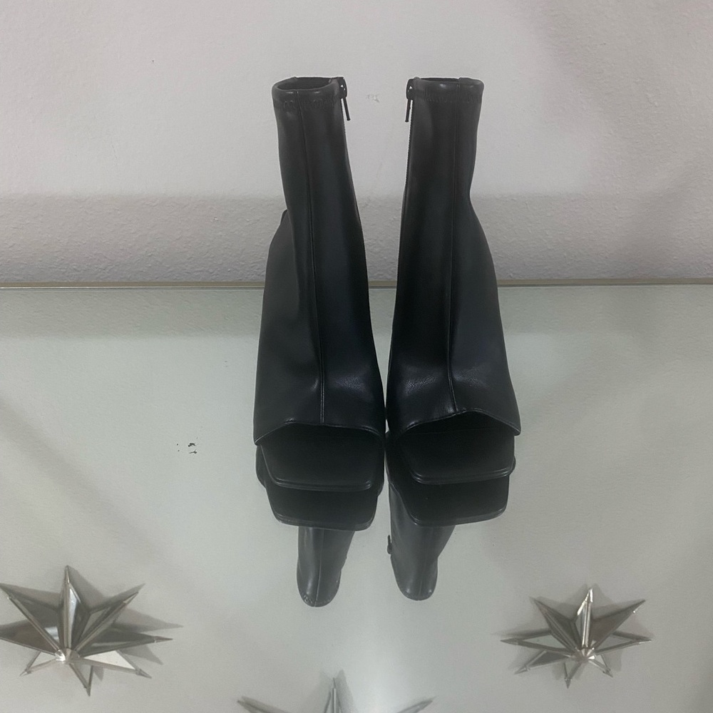 Peep toe Ankle boots by Steve Madden size 8.5